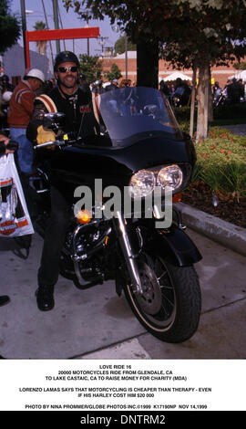 14 novembre 1999 - LOVE RIDE 16,20000 MOTOS RIDE de Glendale, CA .AU LAC CASTAIC, CA POUR RECUEILLIR DES FONDS POUR DES ORGANISMES DE BIENFAISANCE (MDA)..LORENZO LAMAS DIT QUE LA MOTO EST MOINS CHER QUE LA THÉRAPIE - MÊME SI SA HARLEY .lui a coûté 0 000.. NINA PROMMER/ 1999 K17190NP NOV 14,1999(Credit Image : © Globe Photos/ZUMAPRESS.com) Banque D'Images