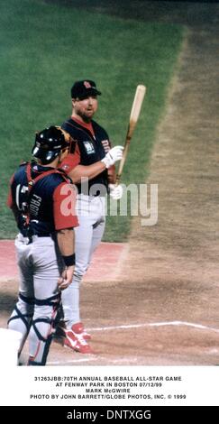 12 juillet 1999 - 31263JBB 70E BASEBALL ANNUEL MATCH DES ÉTOILES À FENWAY PARK À BOSTON.MARK McGWIRE. JOHN BARRETT/(1999 Image : © Crédit Photos Globe/ZUMAPRESS.com) Banque D'Images