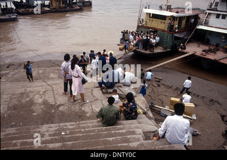 Pier à Chongqing avant le projet des Trois Gorges en 1987 Banque D'Images