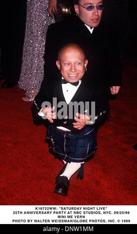 25 septembre 1999 - K16722WW : ''SATURDAY NIGHT LIVE''.25E ANNIVERSAIRE DE TRAVAIL À NBC Studios, New York..09/25/99.MINI ME VERN. WALTER WEISSMAN/(1999 Image : © Crédit Photos Globe/ZUMAPRESS.com) Banque D'Images