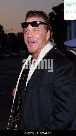 18 septembre 2002 - K26099TR JASON FOUNDATION FOR YOUTH SUICIDE .RESTAURANT SPAGO dâ€™AT BEVERLY HILLS, CA. 9-18-02. TOM RODRIGUEZ/ Mickey Rourke(Image Crédit : © Globe Photos/ZUMAPRESS.com) Banque D'Images