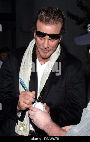 18 septembre 2002 - K26099TR JASON FOUNDATION FOR YOUTH SUICIDE .RESTAURANT SPAGO dâ€™AT BEVERLY HILLS, CA. 9-18-02. TOM RODRIGUEZ/ Mickey Rourke(Image Crédit : © Globe Photos/ZUMAPRESS.com) Banque D'Images