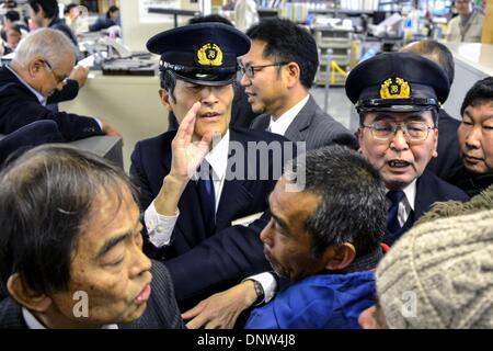 Tokyo, Japon. 6 janvier, 2014. Sans-abri proteste contre la Shibuya-ku à Tokyo le 6 janvier 2014. Ils sont en colère parce qu'ils ont été expulsés du parc à la fin de l'année. (Crédit Image : © Hitoshi Yamada/NurPhoto ZUMAPRESS.com)/crédit : ZUMA Press, Inc./Alamy Live News Banque D'Images