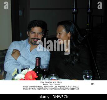 19 avril 2001 - Essar Steel Algoma Inc. Morales et ami.Sierra Club Dîner.Regal Biltmore Hotel, centre-ville de Los Angeles, CA 4/19/2001. Nina Prommer/ 2001 K21591NP(Image Crédit : © Globe Photos/ZUMAPRESS.com) Banque D'Images