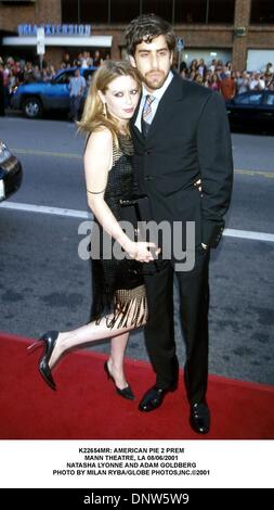 9 août, 2001 - K22654MR : AMERICAN PIE 2 PREM.MANN THEATRE, LA 08/06/2001.NATASHA LYONNE ET ADAM GOLDBERG. MILAN RYBA/(2001 Image : © Crédit Photos Globe/ZUMAPRESS.com) Banque D'Images