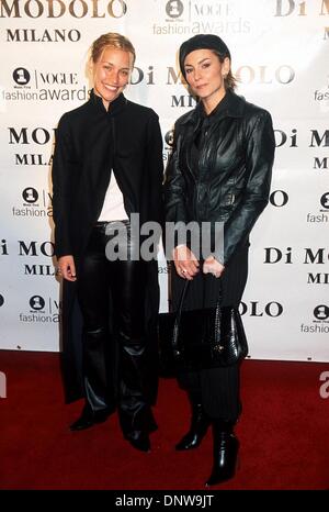 19 octobre 2001 - K23156 : HMc 10/18/01.Le VH-1/VOGUE FASHION AWARDS PRE-PARTY À TAO dans NYC..PIPER PERABO ET DREA DE MATTEO. HENRY McGEE/(2001 Image : © Crédit Photos Globe/ZUMAPRESS.com) Banque D'Images