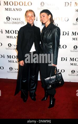 19 octobre 2001 - K23156 : HMc 10/18/01.Le VH-1/VOGUE FASHION AWARDS PRE-PARTY À TAO dans NYC..PIPER PERABO ET DREA DE MATTEO. HENRY McGEE/(2001 Image : © Crédit Photos Globe/ZUMAPRESS.com) Banque D'Images