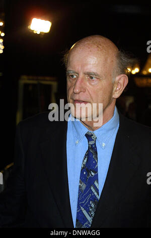 10 avril 2002 - K24677JBB : ''La Dernière Valse'' PREMIERE.AU ZIEGFELD THEATRE DE NEW YORK 04/10/02. JOHN BARRETT/ 2002 (D)(Image Crédit : © Globe Photos/ZUMAPRESS.com) Banque D'Images