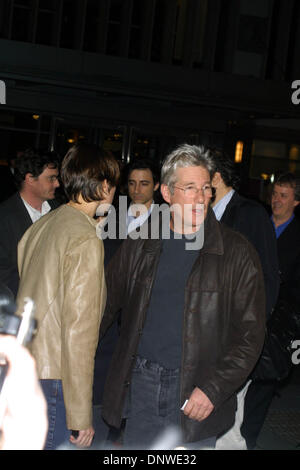 10 avril 2002 - K24677JBB : ''La Dernière Valse'' PREMIERE.AU ZIEGFELD THEATRE DE NEW YORK 04/10/02. JOHN BARRETT/ 2002 (D)(Image Crédit : © Globe Photos/ZUMAPRESS.com) Banque D'Images