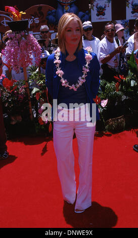 17 juin 2002 - CA, Etats-Unis - K25306EX : PREMIÈRE MONDIALE DE Lilo et Stitch.El Capitan Theatre, à Hollywood, CA 06/16/2002.PRISCILLA PRESLEY. ED GELLER/(2002 Image : © Crédit Photos Globe/ZUMAPRESS.com) Banque D'Images