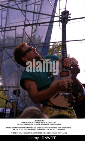 14 novembre 1999 - LOVE RIDE 16,20000 MOTOS RIDE de Glendale, CA .AU LAC CASTAIC, CA POUR RECUEILLIR DES FONDS POUR DES ORGANISMES DE BIENFAISANCE (MDA)..Sammy Hagar EFFECTUÉ AU LAC CASTAIC CONCERT AVEC SES NOUVEAUX cheveux courts - .IL A COUPÉ LE TOUT DERNIER VENDREDI POUR LA CHARITÉ SUR LE Jay Leno SHOW.. NINA PROMMER/ 1999 K17190NP NOV 14,1999(Credit Image : © Globe Photos/ZUMAPRESS.com) Banque D'Images