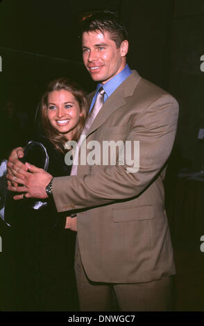 19 novembre 2001 - K23445TR : UNE SOIRÉE AVEC LES ÉTOILES.Beverly Hilton Hotel, Los Angeles, CA 11/17/2001 KICKINGERS.ROLAND ET SONIA McC ULLUM. À RODRIGUEZ/(2001 Image : © Crédit Photos Globe/ZUMAPRESS.com) Banque D'Images