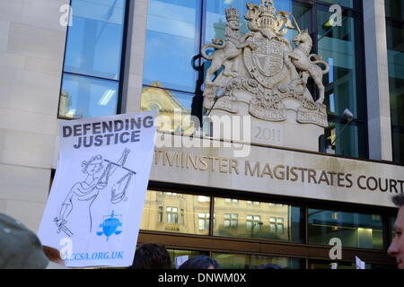 Londres, Royaume-Uni. 06 Jan, 2013. Manifestation devant le tribunal de Westminster comme avocats refusent t travailler pour protester contre les coupures à l'aide juridique. Londres, 6 janvier 2014 Megawhat Crédit : Rachel/Alamy Live News Banque D'Images