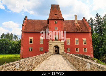 L'eau rouge Château Cervena Lhota, en Bohême du Sud, République Tchèque Banque D'Images