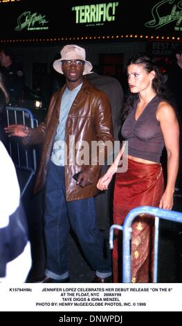 26 mai 1999 - HMc15794K JENNIFER LOPEZ FÊTE SON PREMIER ALBUM ''SUR LE 6''.AT LE FLOTTEUR, NYC 26MAI99.TAYE DIGGS et Idina Menzel. HENRY McGEE/(1999 Image : © Crédit Photos Globe/ZUMAPRESS.com) Banque D'Images