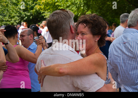 Tango Danse de Regent's Park, lieu chaque été, Londres, Angleterre, Royaume-Uni Banque D'Images