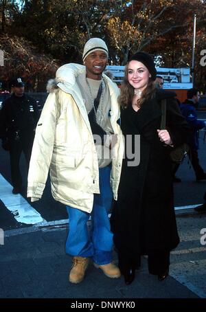 Le 26 novembre 2001 - K23481L : 11/22/01.Le 75 e congrès annuel de Macy's Thanksgiving Day Parade À NEW YORK..USHER ET CHARLOTTE CHURCH. HENRY McGEE/(2001 Image : © Crédit Photos Globe/ZUMAPRESS.com) Banque D'Images