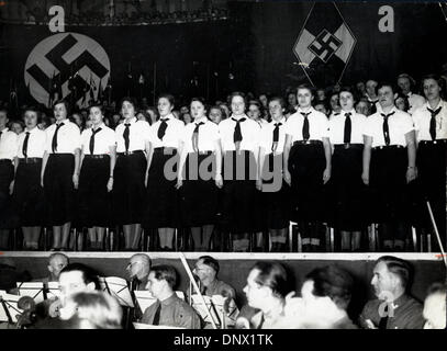 10 février, 1935 - Berlin, Allemagne - Hitler géant Défilé des filles : le 10 février 1935, un grand défilé des Filles de Hitler a eu lieu au Sportpalast de Berlin. (Crédit Image : © Keystone Photos USA/ZUMAPRESS.com) Banque D'Images
