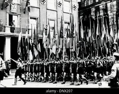 Le 25 janvier, 1938 - Nuremberg, Allemagne - Allemand de la jeunesse dans les rues à un congrès Nazi de Nuremberg. (Crédit Image : © Keystone Photos USA/ZUMAPRESS.com) Banque D'Images