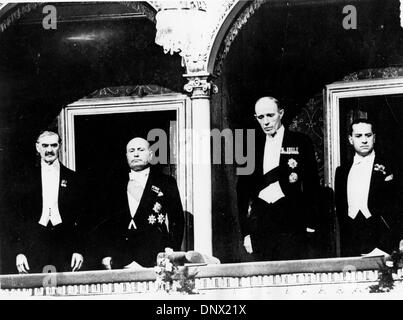 14 janvier 1939 - Rome, Italie - Benito Mussolini (1883-1945) le dictateur italien et leader du mouvement fasciste, Chamberlain, Halifax, et comptez CIANO au Royal Opera House. (Crédit Image : © Keystone Photos USA/ZUMAPRESS.com) Banque D'Images