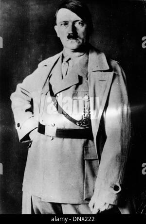 11 avril 1939 - Berlin, Allemagne - Adolf Hitler (20 avril 1889 - 30 avril, 1945) était le Führer und Reichskanzler (chancelier) et leader de l'Allemagne de 1933 à sa mort. Il était chef du parti national-socialiste des travailleurs allemands (NSDAP), mieux connu sous le nom de Parti nazi. (Crédit Image : © Keystone Photos USA/ZUMAPRESS.com) Banque D'Images