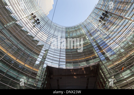 Bloomberg Tower, possède sept étages atrium ouvert et plaza, César Pelli Architects, New York, 2005. Banque D'Images