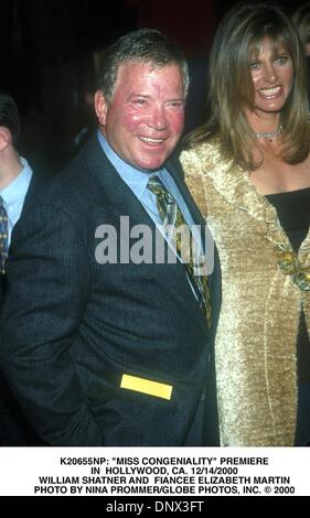 Le 13 févr. 2001 - K20655NP : ''MISS CONVIVIALITÉ'' PREMIERE.À Hollywood, CA. 12/14/2000.William SHATNER ET FIANCÉE ELIZABETH MARTIN. NINA PROMMER/ 2000(Image Crédit : © Globe Photos/ZUMAPRESS.com) Banque D'Images