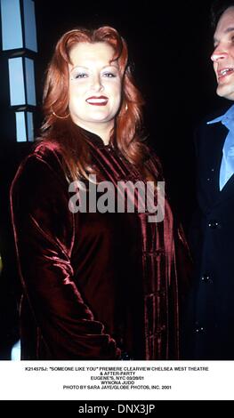 Mar. 28, 2001 - K21457SJ : '"quelqu'un comme toi'' PREMIERE CLEARVIEW CHELSEA WEST THEATRE .& AFTER-PARTY.EUGENE'S, NYC 03/28/01.WYNONA JUDD. SARA JAYE/(2001 Image : © Crédit Photos Globe/ZUMAPRESS.com) Banque D'Images