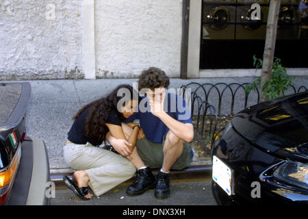 11 septembre 2001 - New York, New York, États-Unis - les New-yorkais sous le choc après l'attaque du World Trade Center..(Image Crédit : © Kaszerman ZUMAPRESS.com)/Nancy Banque D'Images