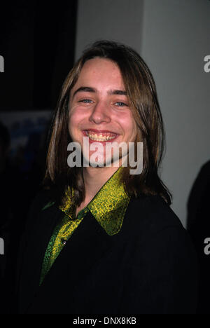 13 déc 1998 - Hollywood, Californie, États-Unis - G14351LR.VINCENT KARTHEISER.''un autre jour au paradis'' Premiere.Writer's Guild, L.A., CA. 12/13/1998 Image : © Crédit(Lisa Rose/Photos/ZUMAPRESS.com) Globe Banque D'Images