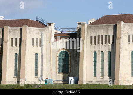 02 déc., 2005 ; San Quentin, CA, USA ; la prison de San Quentin en Californie est plus ancienne et la plus connue de l'établissement correctionnel. La prison aujourd'hui comprend un centre d'accueil pour les nouveaux engagements, un contrevenant à la libération conditionnelle, l'unité de la population générale, les unités à sécurité minimale et une unité d'une équipe de travail. L'état est que la chambre à gaz et la mort pour tous les hommes condamnés sont situés à San Quentin. Currentl Banque D'Images