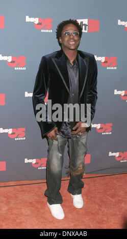 Déc 03, 2005 ; Los Angeles, CA, USA ; Singer BOBBY BROWN à VH1 Big In '05 Awards tenue au Studios Sony lot. Crédit obligatoire : Photo par Paul Fenton/KPA/ZUMA Press. (©) Copyright 2006 by Paul Fenton Banque D'Images