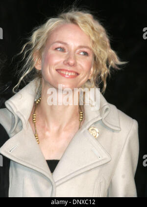 Déc 05, 2005 ; New York, NY, USA ; l'actrice Naomi Watts au 'King Kong' conférence de presse tenue à Times Square. Crédit obligatoire : Photo par Nancy/Kaszerman ZUMA Press. (©) Copyright 2005 by Kaszerman Banque D'Images