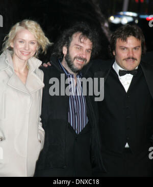 Déc 05, 2005 ; New York, NY, USA ; Acteurs Naomi Watts, directeur PETER JACKSON et Jack Black à la 'King Kong' conférence de presse tenue à Times Square. Crédit obligatoire : Photo par Nancy/Kaszerman ZUMA Press. (©) Copyright 2005 by Kaszerman Banque D'Images