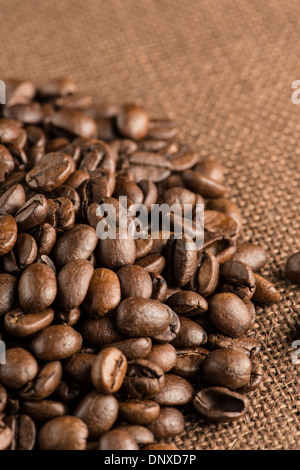 Des tas de matières les grains de café. Banque D'Images