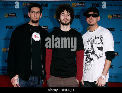 Dec 6, 2005, à Las Vegas, Nevada, USA ; Groupe LINKIN PARK au Billboard Music Awards 2005 au MGM Grand Garden Arena. Crédit obligatoire : Photo de Lisa O'Connor/ZUMA Press. (©) Copyright 2005 by Lisa O'Connor Banque D'Images