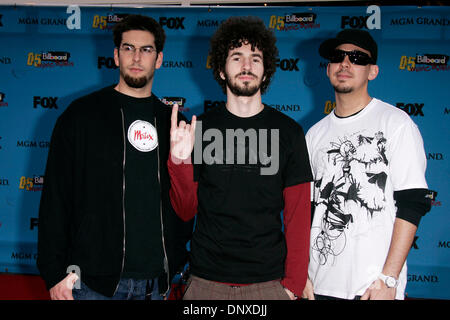 Dec 6, 2005, à Las Vegas, Nevada, USA ; Groupe LINKIN PARK au Billboard Music Awards 2005 au MGM Grand Garden Arena. Crédit obligatoire : Photo de Lisa O'Connor/ZUMA Press. (©) Copyright 2005 by Lisa O'Connor Banque D'Images