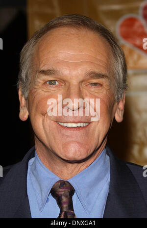 Jan 14, 2004 ; Hollywood, Californie, USA ; John SPENCER, l'acteur qui joue le vice-candidate présidentielle Leo McGarry dans NBC Television est l'Aile Ouest, est décédé d'une crise cardiaque à 58 ans. L'acteur est décédé à l'hôpital de Los Angeles le vendredi 16 décembre 2005, son publiciste a dit dans une brève déclaration. Sur la photo : l'acteur John Spencer à l'All-Star NBC a tenu à les Highlands. Mandator Banque D'Images