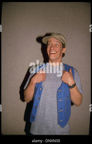 Hollywood, CA, USA ; acteur Jim Varney que son personnage, 'Ernest' . (Michelson - Linda Silverstein/date inconnue) Obligatoire Crédit : photo par Michelson/ZUMA Press. (©) Copyright 2006 Michelson Banque D'Images