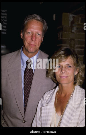 Hollywood, CA, USA ; Acteur et 'Good Morning America' alum David Hartman et la femme sont présentés dans une photo non datée. Crédit obligatoire : Kathy Hutchins/ZUMA Press. (©) Kathy Hutchins Banque D'Images