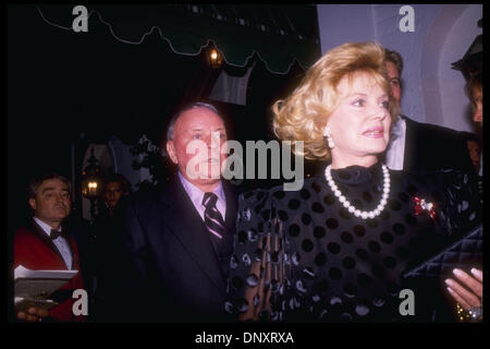 Hollywood, CA, USA ; Frank et BARBARA SINATRA sont indiqués dans une photo non datée. Crédit obligatoire : Kathy Hutchins/ZUMA Press. (©) Kathy Hutchins Banque D'Images