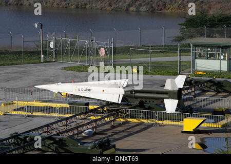 Dec 28, 2005 ; Marin Headlands, CA, USA ; dans ce qui est aujourd'hui le Golden Gate National Recreation Area, un système de missiles de défense aérienne Nike site (SF-88) est un rappel de la forte présence militaire que, jusqu'à récemment, n'a pu être trouvée dans la région de la baie de San Francisco. Cette Nike Hercules (M6) aurait été de missiles équipés d'une T45 625 livres, ou la fragmentation de l'ogive explosive Banque D'Images