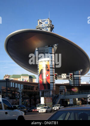 Dec 29, 2005, à Las Vegas, NV, USA ; les touristes de partout dans le monde visiter Las Vegas pour le Nouvel An 2006 célébration. Fashion Show Mall en premier plan. Crédit obligatoire : Photo par Mary Ann Owen/ZUMA Press. (©) Copyright 2005 par Mary Ann Owen Banque D'Images