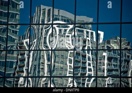 Réflexions abstraites de bâtiments en centre ville Bellevue, Washington, USA Banque D'Images