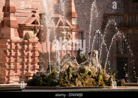 Fontaine de Neptune dans les jardins du château de Heidelberg de Heidelberg, Bade-Wurtemberg, Allemagne Banque D'Images