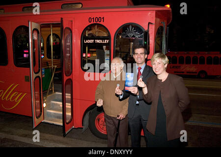 Jan 09, 2006 ; Los Angeles, CA, USA ; le nouveau chariot Holly LADOT commencera à transporter des clubgoers à partir de la ville de stationnement et deux stations de métro de nuit à Hollywood 12 janvier, j'espère que libération rue parking pour les résidents du quartier. Les jetons de chariot sera disponible pour $1 dans les restaurants et bars dans le quartier des divertissements de Hollywood. Cr obligatoire Banque D'Images