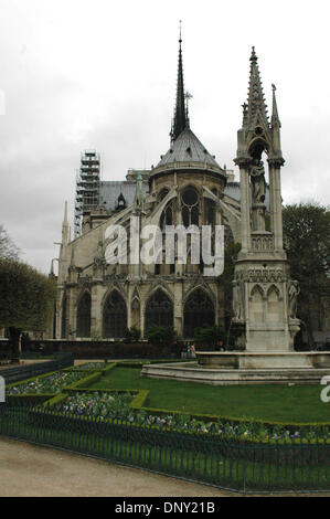 Jan 12, 2006 ; Paris, France ; le côté est de la cathédrale Notre-Dame. Crédit obligatoire : Photo par Tina Fultz/ZUMA Press. (©) Copyright 2006 par Tina Fultz Banque D'Images