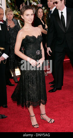 Jan 16, 2006 ; Los Angeles, CA, USA ; Golden Globe 2006 : l'Acteur Natalie Portman arrive au 63e Congrès annuel de Golden Globe Awards qui a eu lieu au Beverly Hilton Hotel. Crédit obligatoire : Photo de Lisa O'Connor/ZUMA Press. (©) Copyright 2006 by Lisa O'Connor Banque D'Images