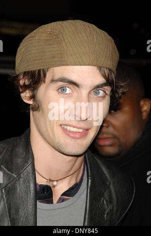 Jan 18, 2006 ; New York, NY, USA ; TYSON RITTER quitte les studios MTV après son enregistrement de "TRL". Crédit obligatoire : Photo par Dan Herrick/KPA/ZUMA Press. (©) Copyright 2006 by Dan Herrick Banque D'Images