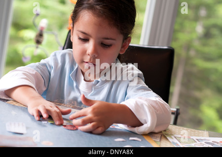 Fille avec de l'artisanat Banque D'Images